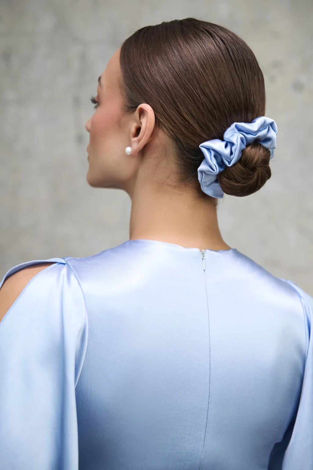 sukienka-nina-midi-ice-blue-wiskoza-detal-tył