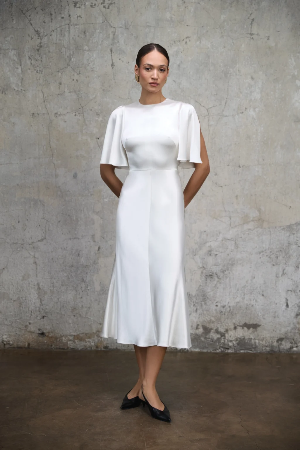 sukienka-nina-midi-perlowa-biel-satynowa