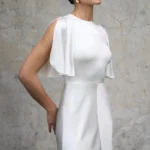 sukienka-nina-midi-perlowa-biel-satynowa-detal