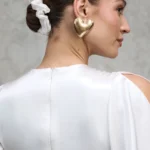 sukienka-nina-midi-perlowa-biel-satynowa-detal-tyl