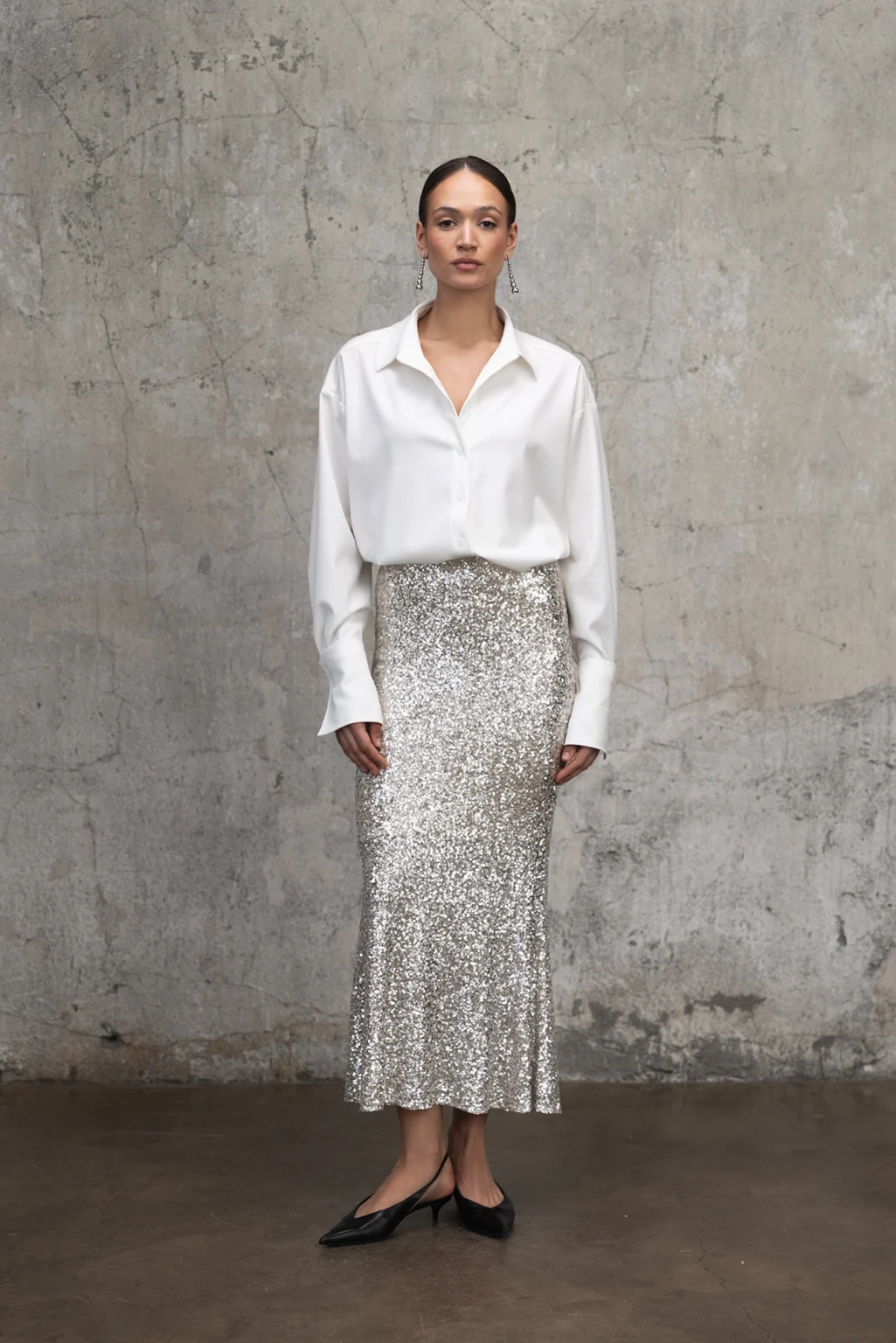 Biala-koszula-nevada-spodnica-cekinowa-Vegas