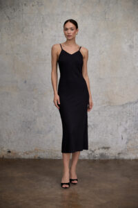 Czarna sukienka na ramiączkach Ivy